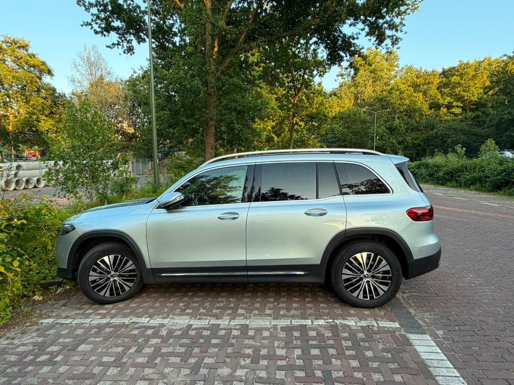 Mercedes-Benz EQB 250+ 190hp 2025 Grey, Auto's, Mercedes-Benz, Bedrijf, EQB, Achteruitrijcamera, Adaptieve lichten, Adaptive Cruise Control