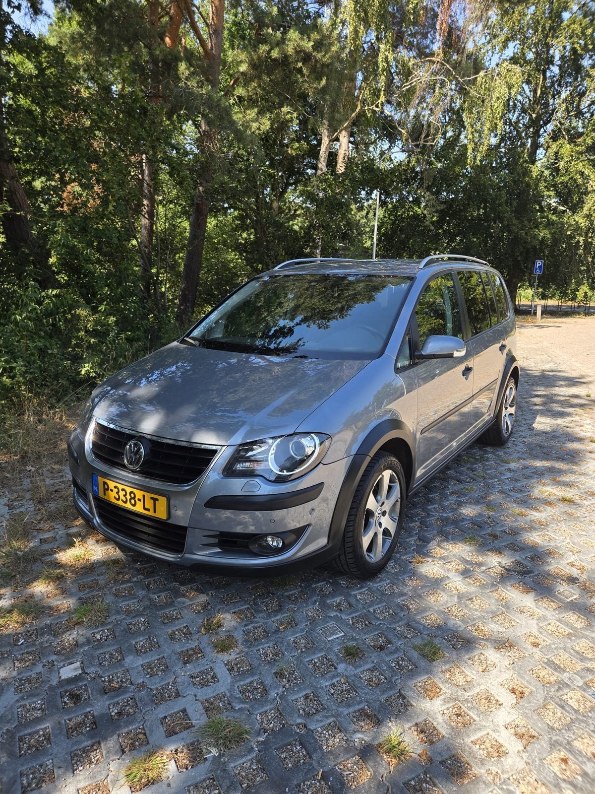 Volkswagen Touran 1.6 Cross 2009 Grijs 7 persoons!, Stof, Zwart, 4 cilinders, 7 stoelen