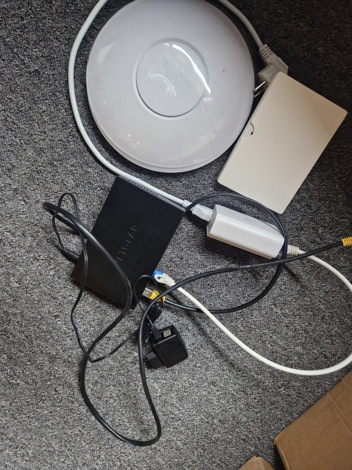 UniFi U6 long range • incl. Netgear 8 poort GB Switch • Wifi, Ophalen of Verzenden, Zo goed als nieuw