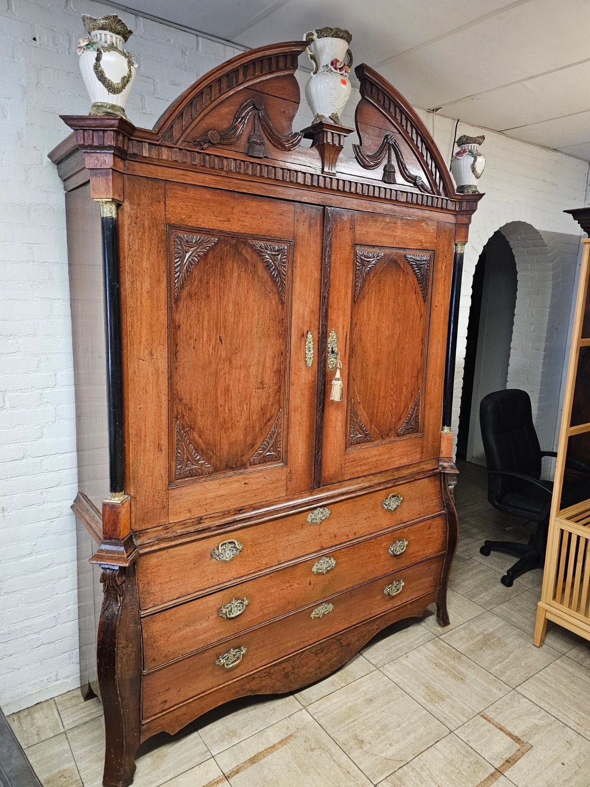 Antiek Drents Kabinet - Eikenhout met Rijk Snijwerk, Ophalen of Verzenden