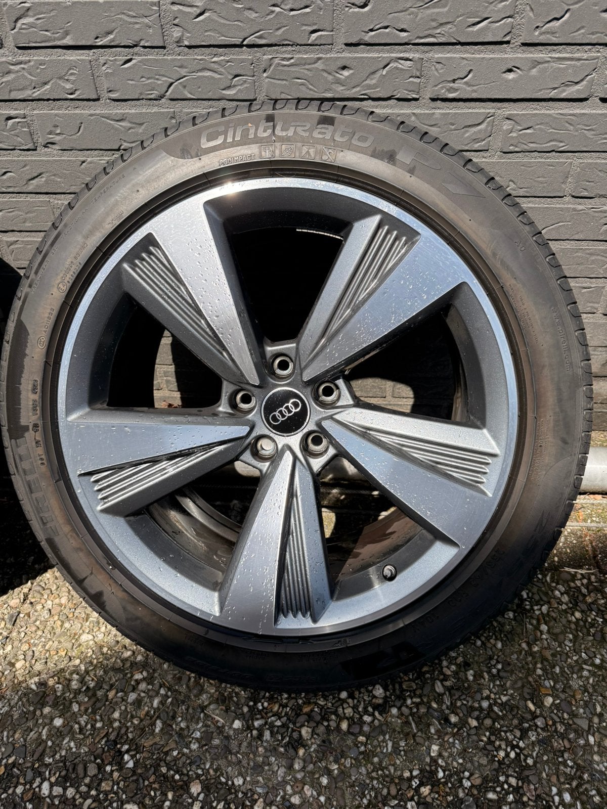 Audi A8 velgen d5 zomerbanden pirelli 255/45/19, Ophalen, Overige materialen, Gebruikt, Overige kleuren