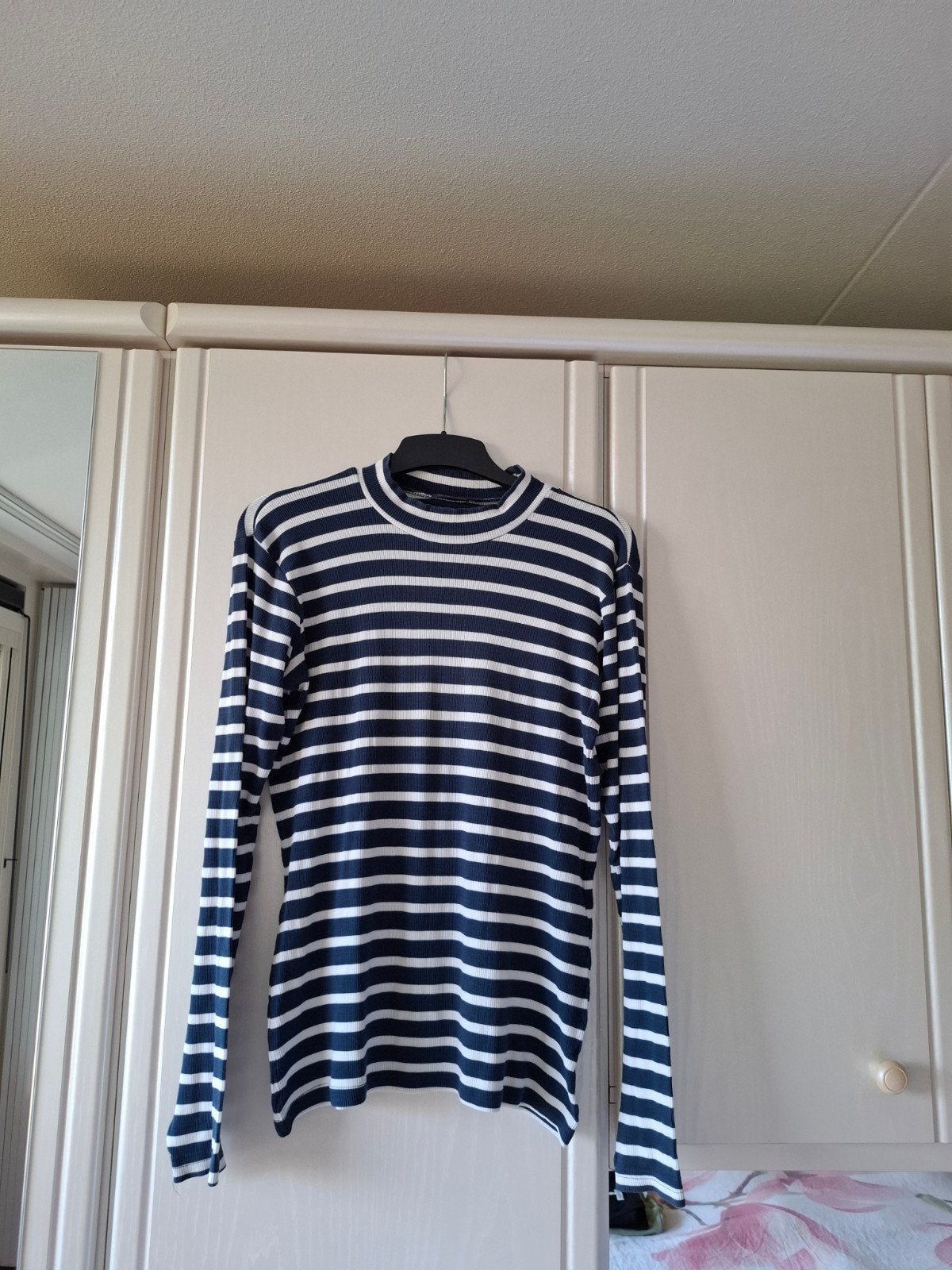 shirt maat 40 lange mouw 2 euro, Kleding | Dames, Truien en Vesten, Ophalen of Verzenden, Gedragen, Maat 38/40 (M), Blauw