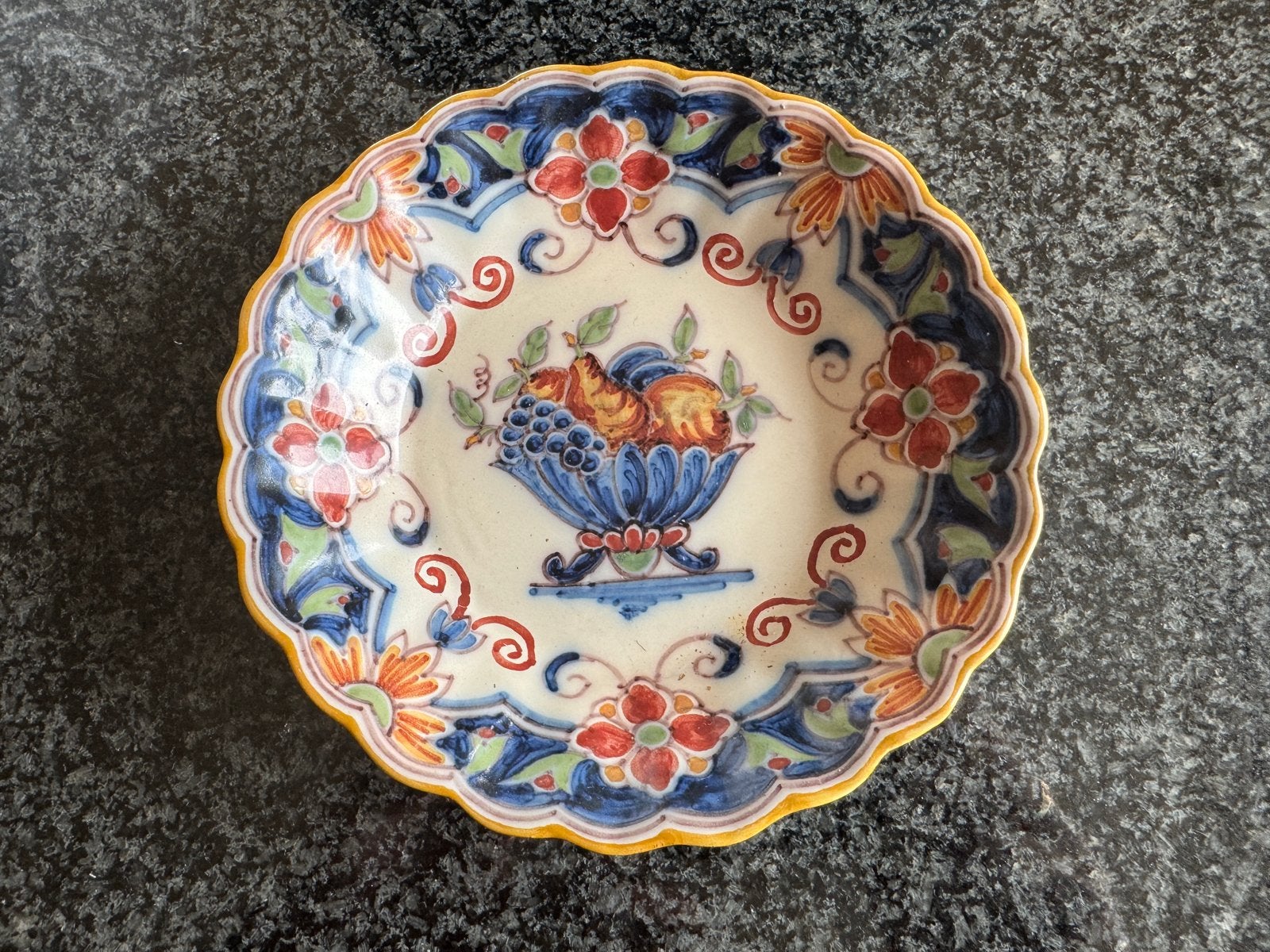 Makkum Aardewerk Schoteltje met Fruitdecor, Ophalen