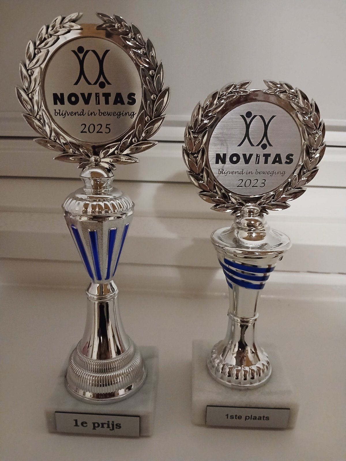 2 novitas trofeeën, Ophalen, Zo goed als nieuw