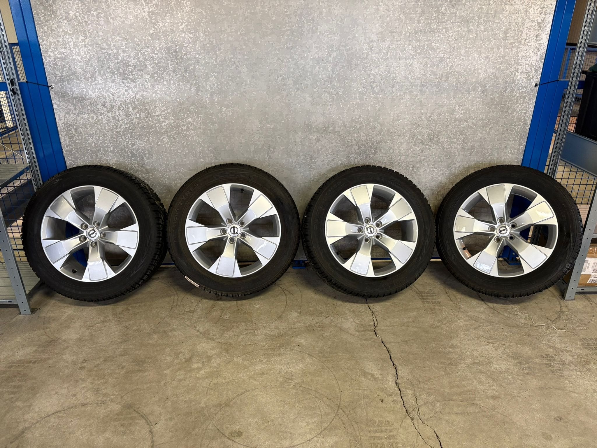 18'' Silverstone - XC60 - Nokian WR SUV4 - 235/55 R18, Auto-onderdelen, Banden en Velgen
