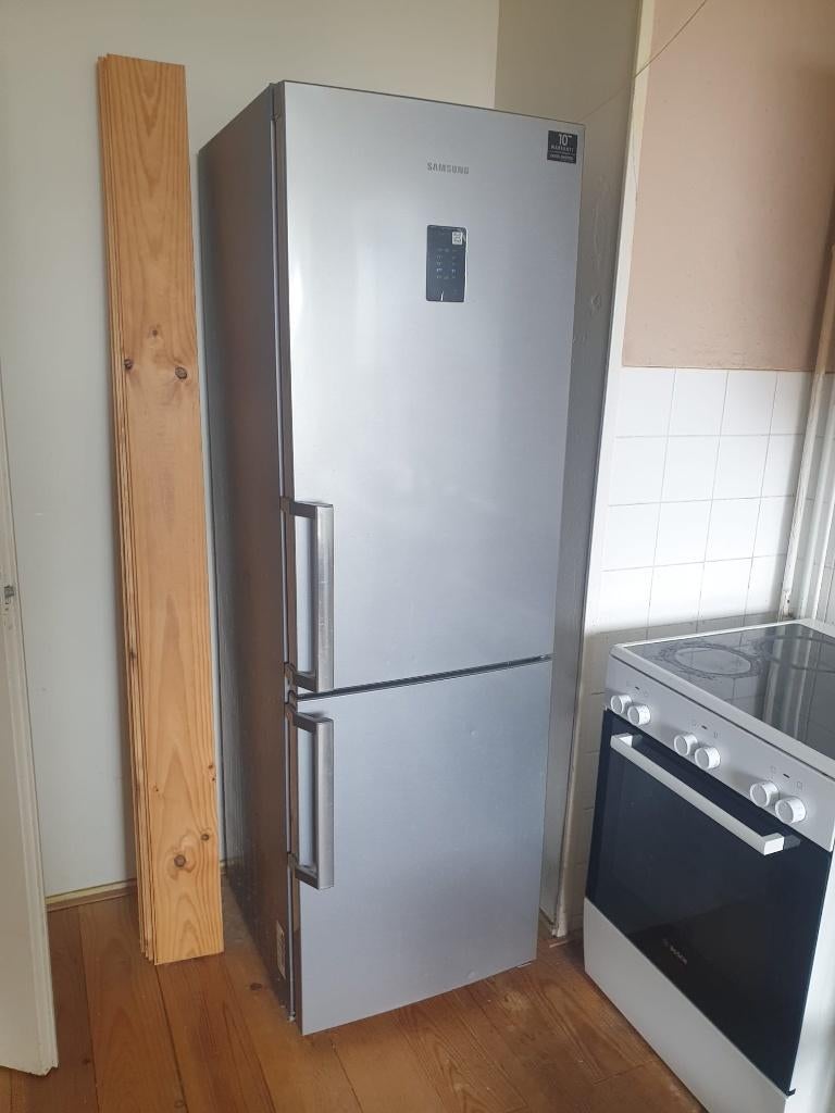 Samsung No Frost Koelkast met Vriezer Zeer Goede Staat, Witgoed en Apparatuur, Koelkasten en IJskasten, Ophalen, 200 liter of meer