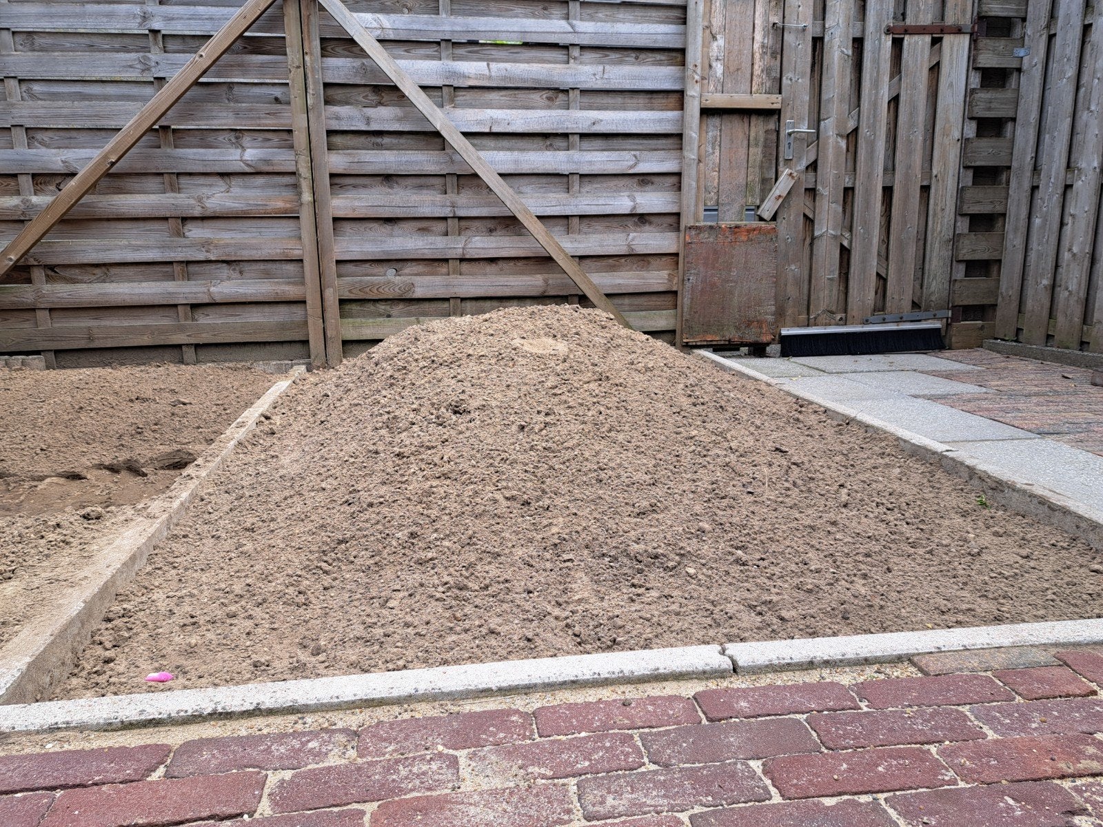Gratis +- 2m3 zand/grond op te halen, Ophalen