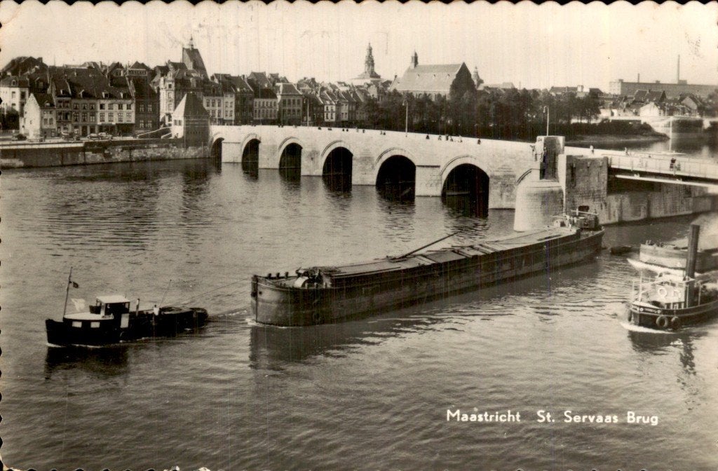 Maastricht - St. Servaas Brug - Rivierzicht, Ophalen of Verzenden, 1940 tot 1960, Gelopen, Limburg