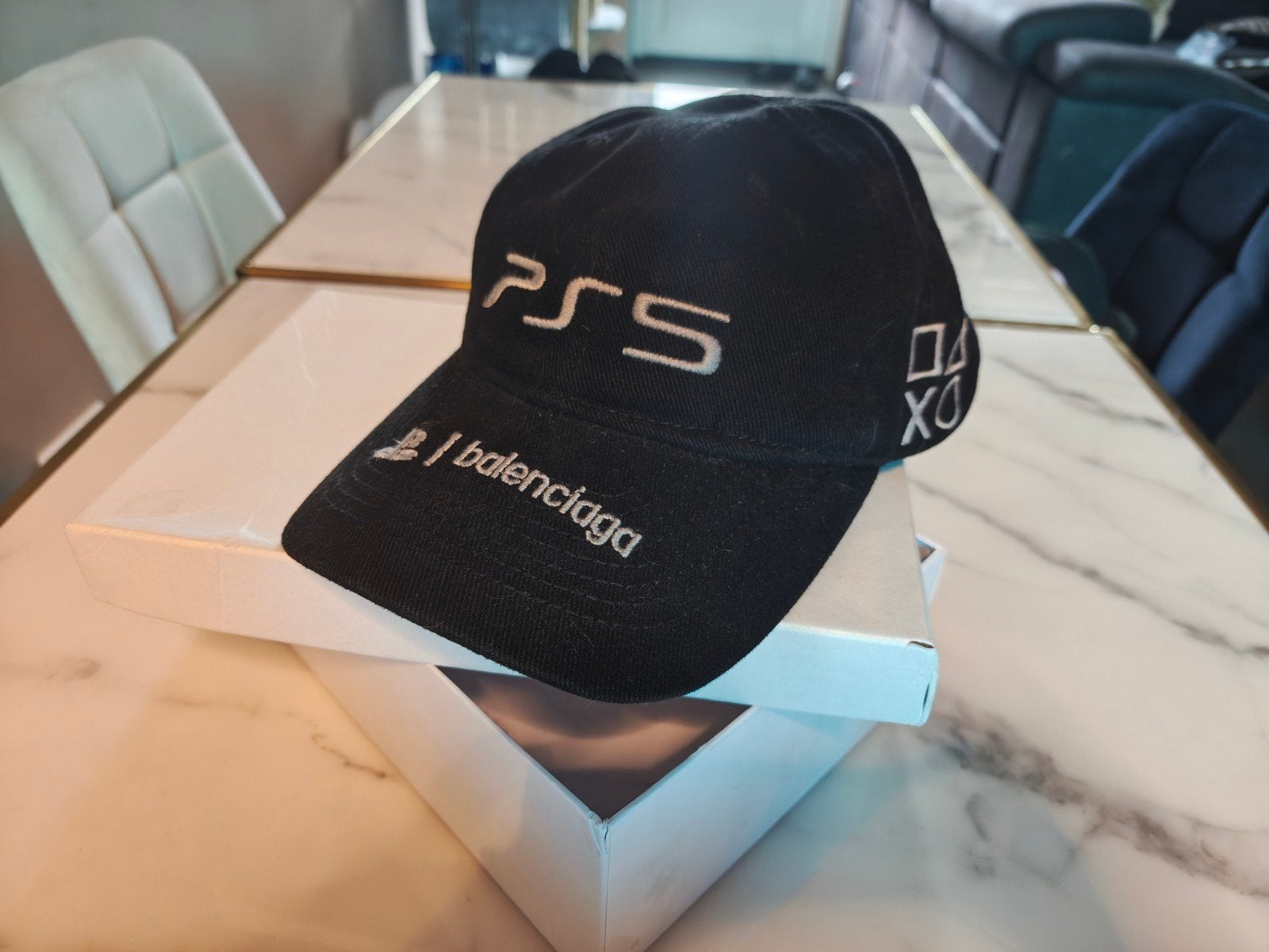 Balenciaga x PS5 cap FW20, Nieuw, Ophalen of Verzenden, Pet, 58 of 59 cm (L, 7¼ of ⅜ inch)