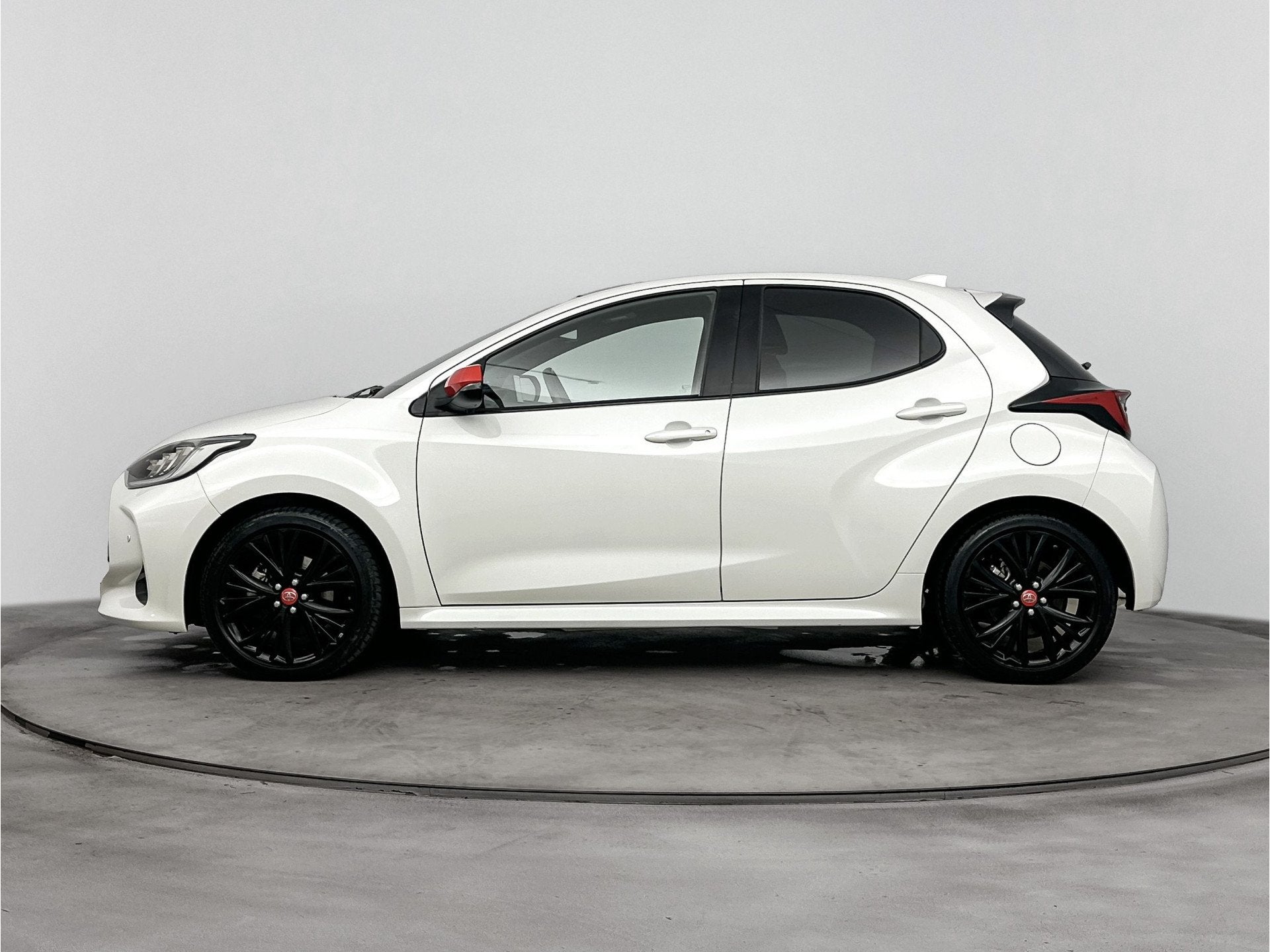 Toyota Yaris 1.5 Hybrid Tokyo Spirit | Panodak | JBL | Parke, 12 maanden, 450 kg, Gebruikt, 1490 cc