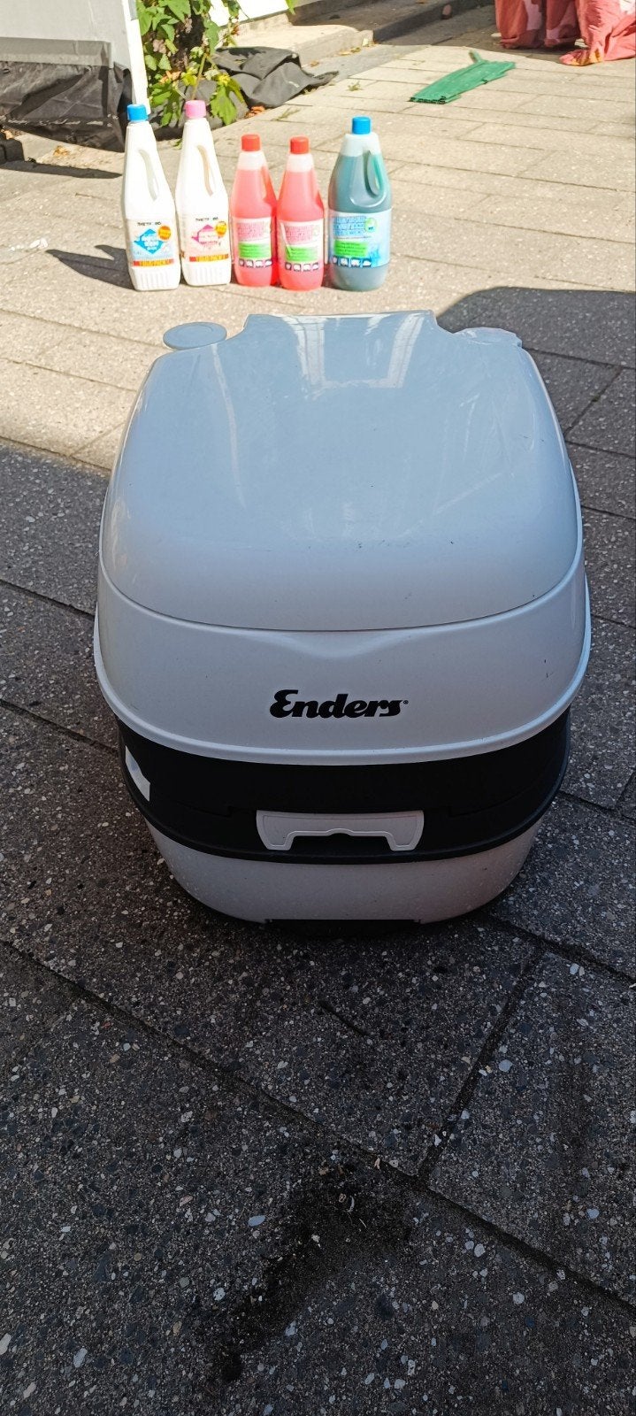 Mobiel toilet met chemicaliën -Enders, Ophalen, Gebruikt