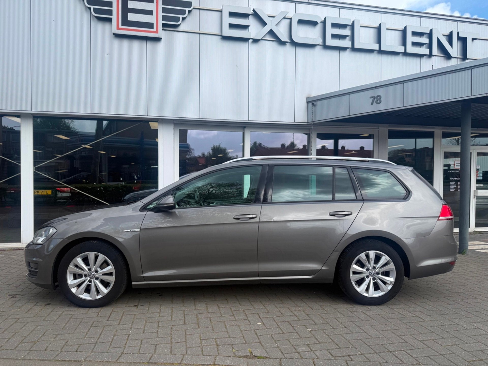 Volkswagen Golf Variant 1.0 TSI Comfortline-Navigatie-Automa, Stof, Gebruikt, 1210 kg, 116 pk