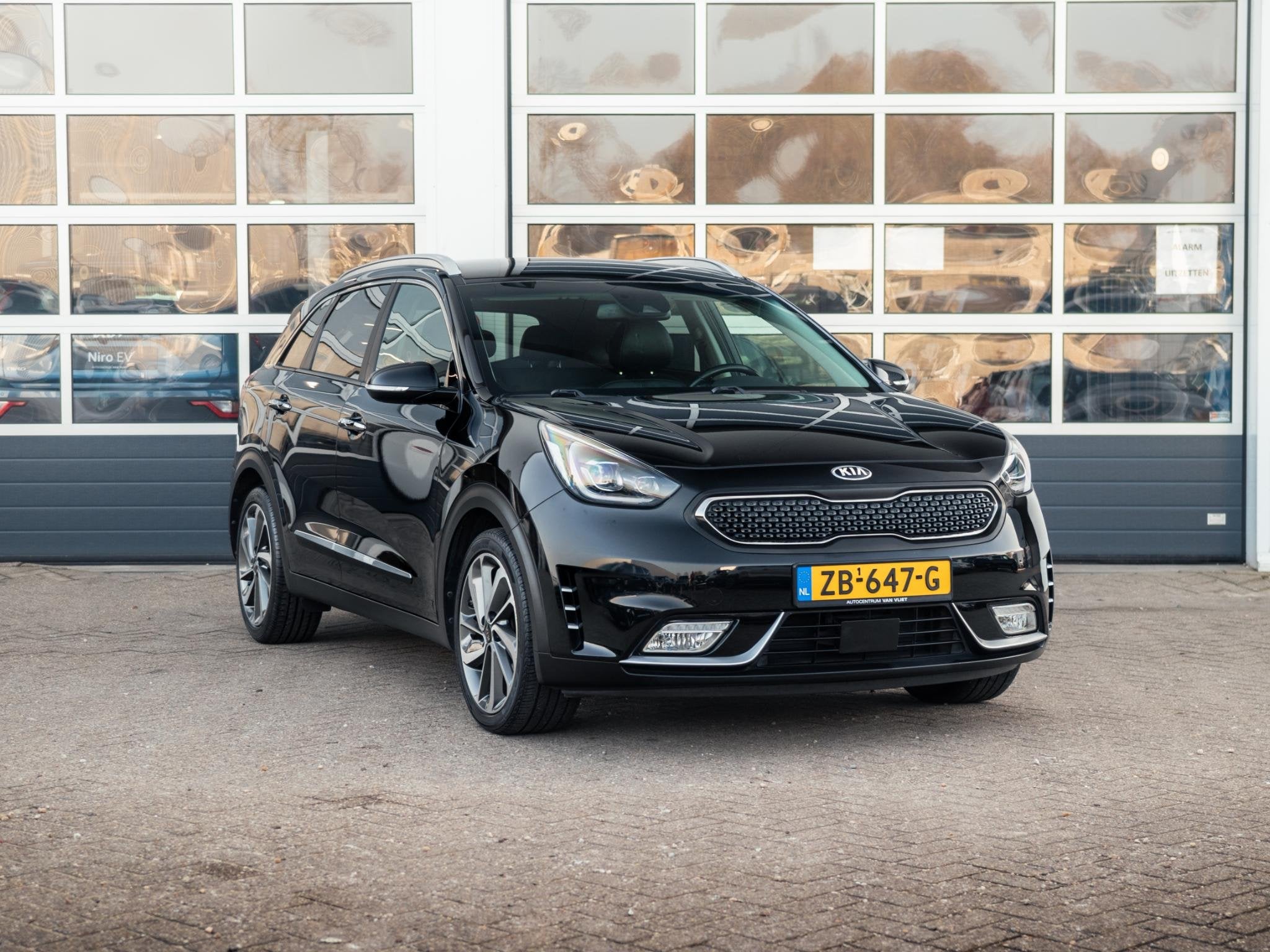 Foto 4 van Kia Niro 1.6 GDi Hybrid ExecutiveLine l lederen bekleding l