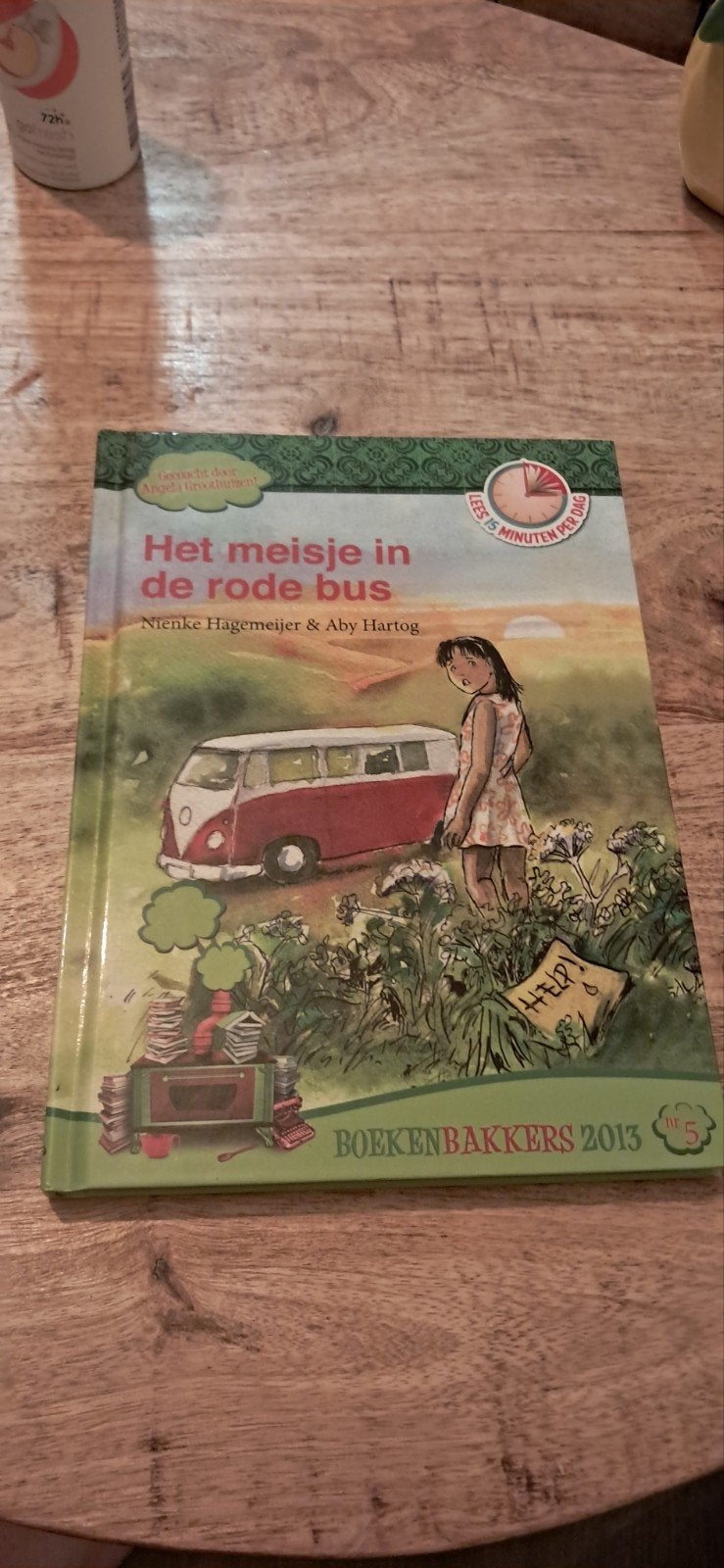 Aby Hartog - Het meisje in de rode bus, Boeken, Fictie algemeen, Aby Hartog; Nienke Hagemeijer, Ophalen of Verzenden, Zo goed als nieuw