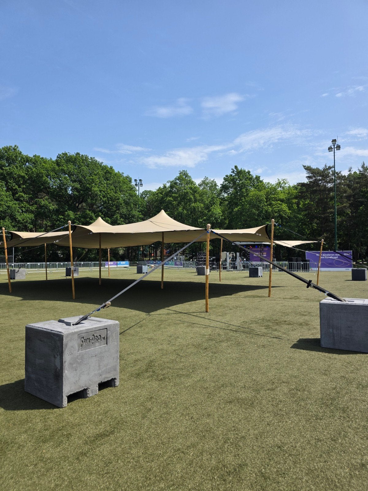 Stretchtent 10,5 x 15 meter - Zo goed als nieuw, Tuin en Terras, Partytenten, Ophalen, Zo goed als nieuw, Minder dan 5 meter