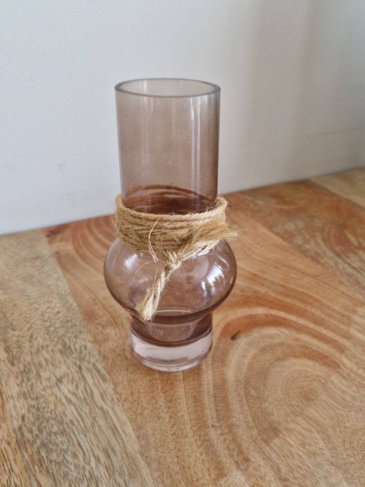 Glazen vaasje met touw decoratie, Gebruikt, Bruin, Met patroon/structuur, Ophalen of Verzenden