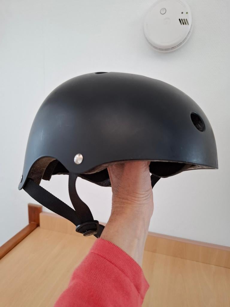 Zwarte fietshelm S/M - Goede staat, S, Gebruikt, Onbekend, Ophalen of Verzenden