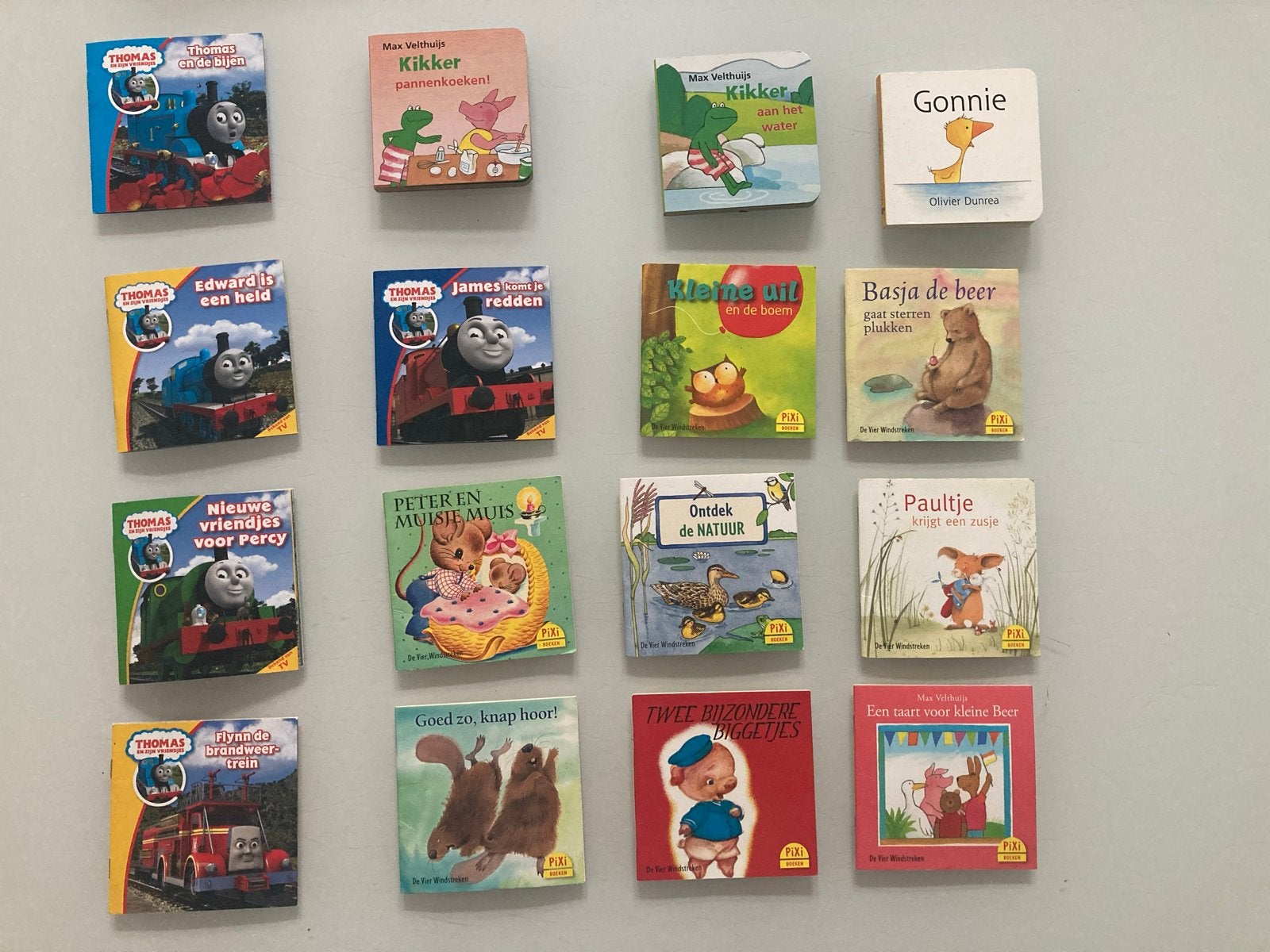 Koffertje met 16 kleuterboekjes (Thomas de trein, Kikker), Boeken, Gelezen, Fictie algemeen, Jongen of Meisje, Ophalen of Verzenden