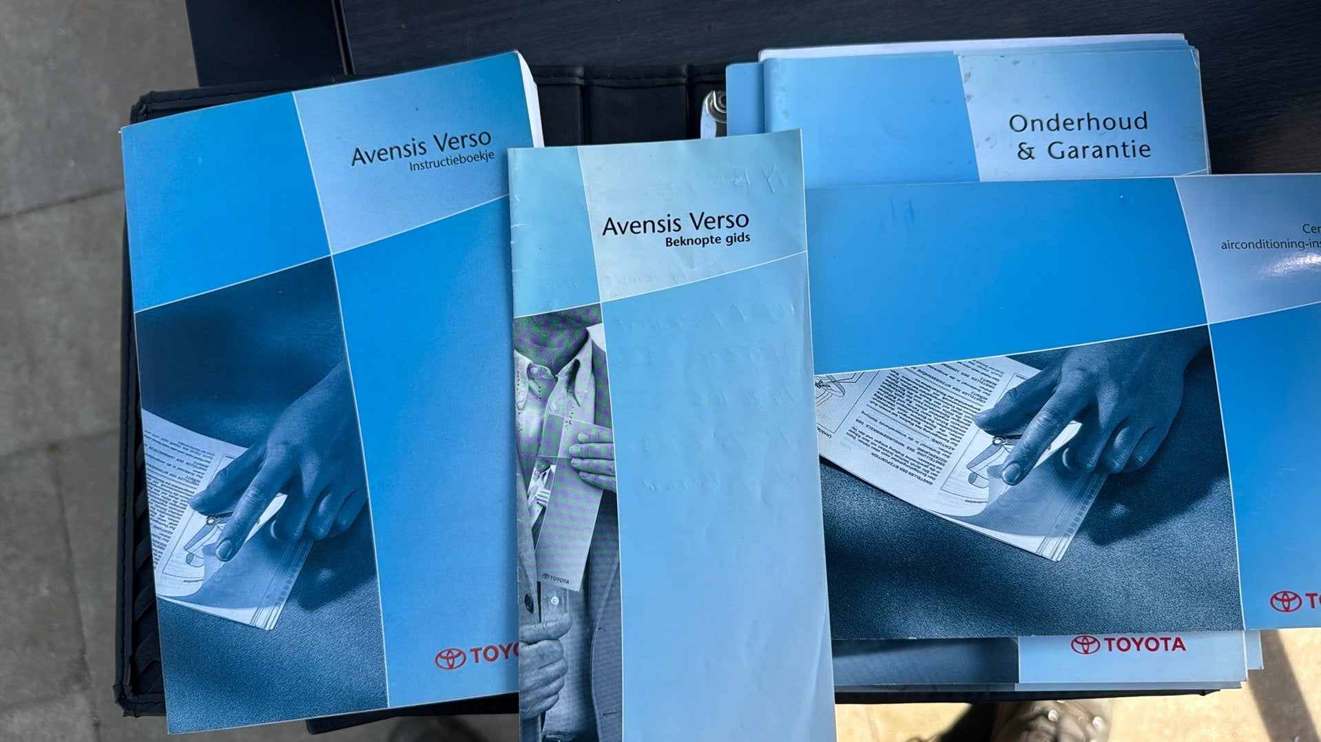 Instructieboekje/ handleiding van Toyota Avensis Verso 2003, Ophalen of Verzenden, Zo goed als nieuw, Toyota
