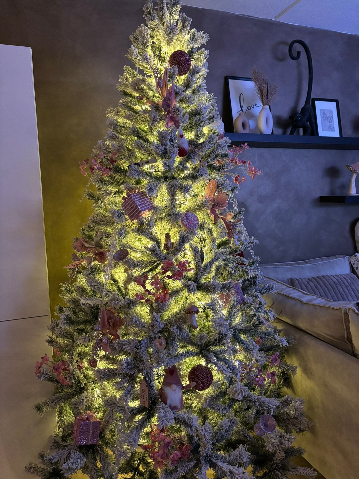 Kerstboom met sneeuw 2.4 meter, Ophalen, Zo goed als nieuw