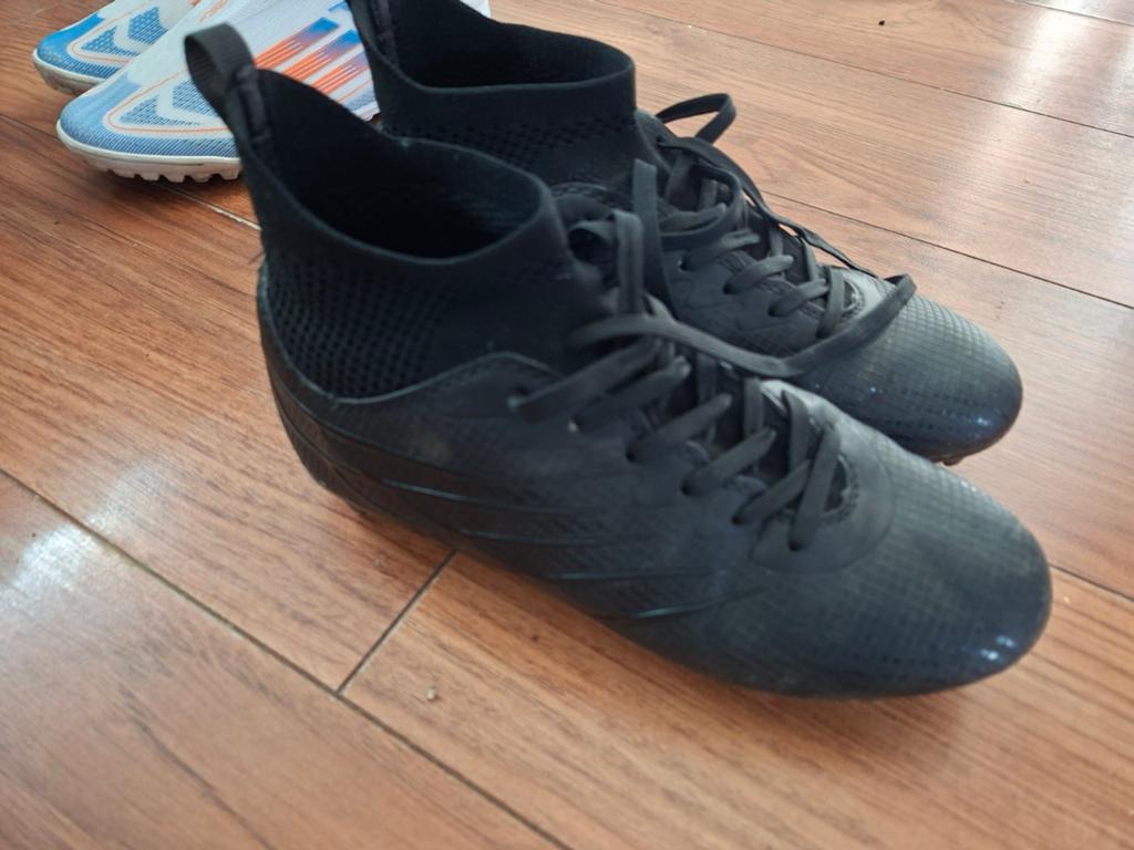 Zwarte Voetbalschoenen - Maat 36, Sport en Fitness, Voetbal, Maat XS of kleiner, Ophalen of Verzenden, Gebruikt, Schoenen