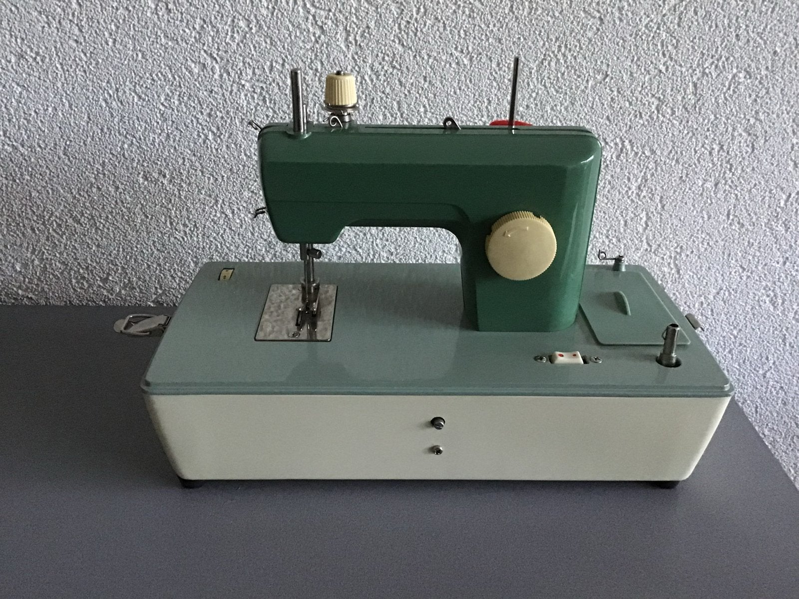 Vintage kinder naaimachine op batterijen, Ophalen of Verzenden, Gebruikt, Naaimachine, Overige merken