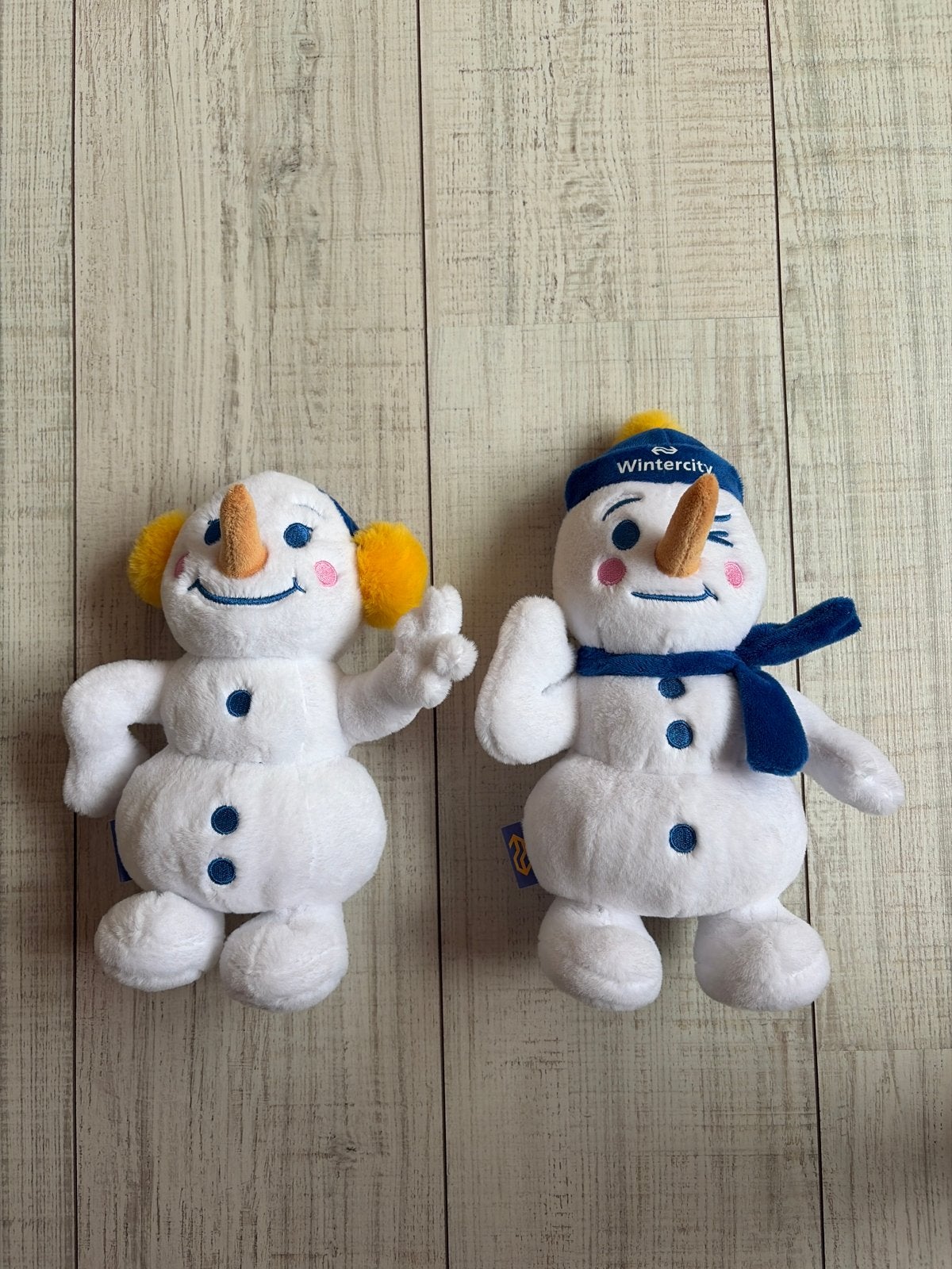 Twee NS Wintercity sneeuwpop knuffels, Kinderen en Baby's, Ophalen, Overige typen, Nieuw, Middelgroot (20 tot 80 cm)