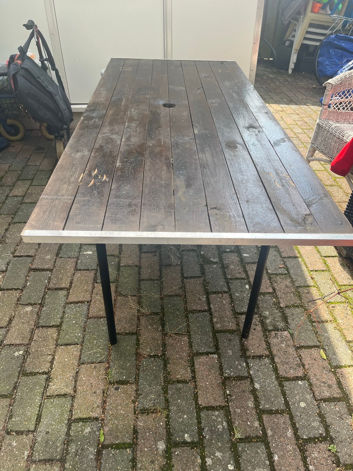 Houten tuintafel met metalen onderstel 76x1m81,hoog 73cm, Ophalen of Verzenden, Gebruikt, Rechthoekig, Hout