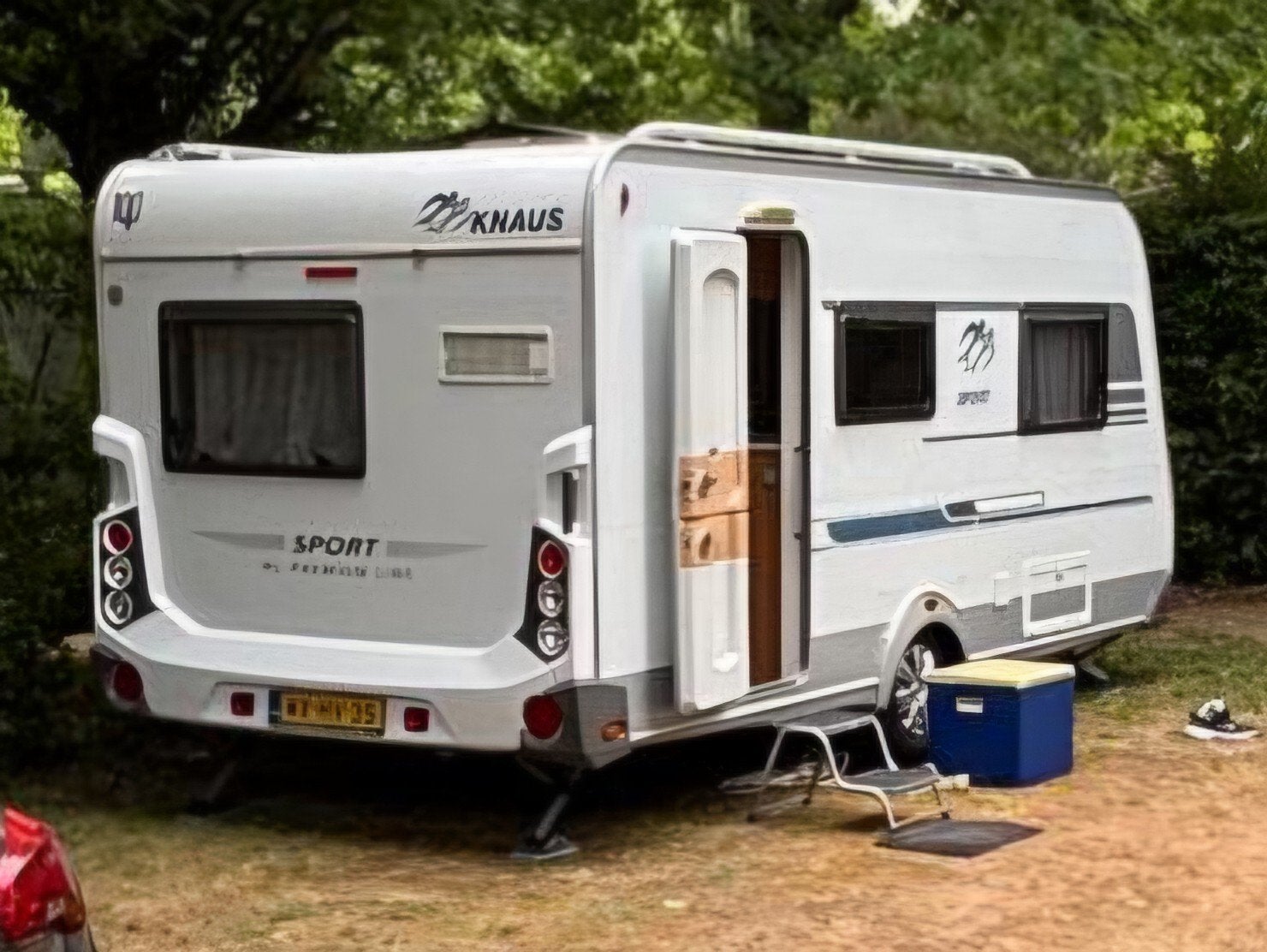 Knaus Sport 450FU met Mover, Voortent, Fietsendrager, Vast b, Caravans en Kamperen, Caravans, Rondzit, Frans bed, Particulier