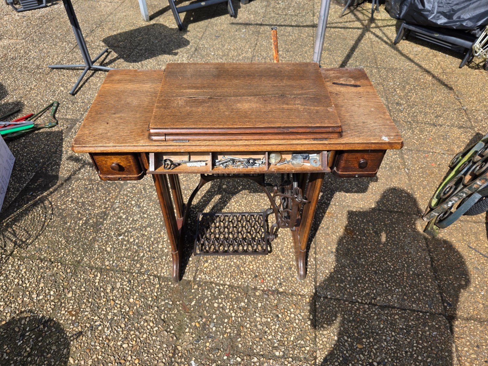 Antieke Singer Naaimachine met Houten Tafel voor Decoratie, Antiek en Kunst, Ophalen of Verzenden