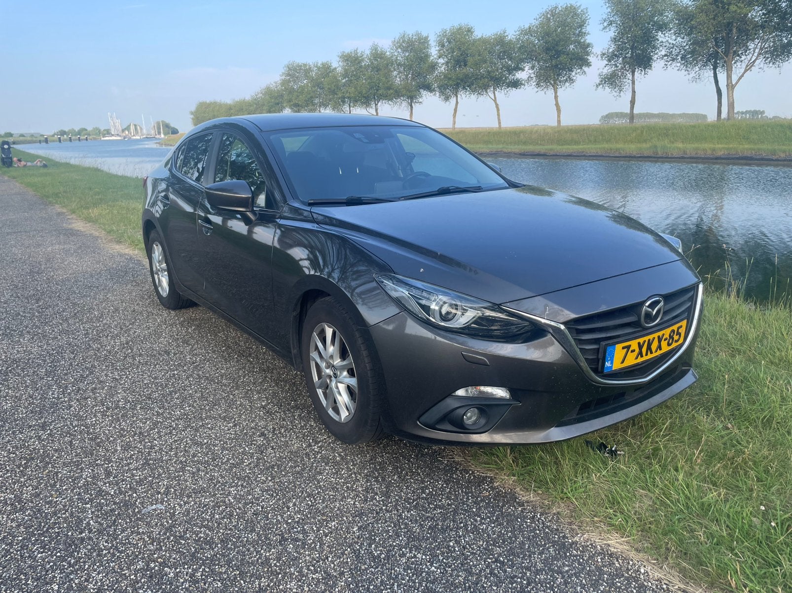 Mazda 3 2.0 Skyactiv-g 88KW Sedan 2014 Bruin, Voorwielaandrijving, 1998 cc, Stof, Zwart