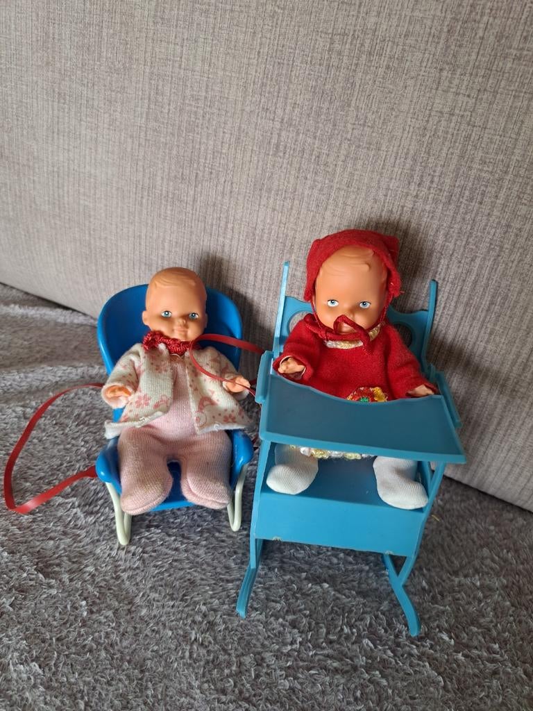2 vintage babypopjes 14 cm plus stoeltjes, Verzamelen, Poppen, Ophalen of Verzenden, Gebruikt, Pop