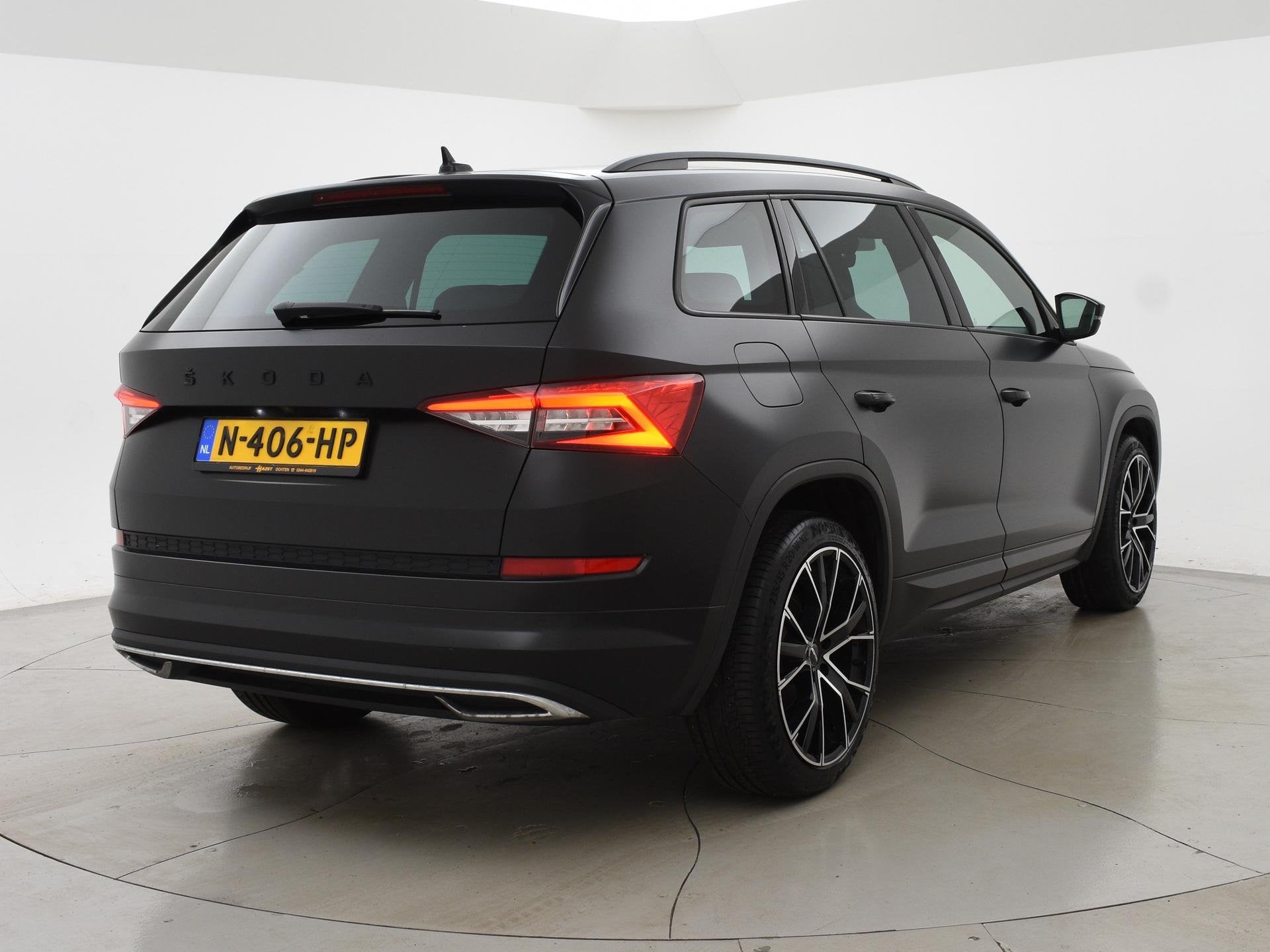 Skoda Kodiaq 1.5 TSI 150 PK DSG AUT. 7-PERS SPORTLINE *MAT Z, Auto's, 4 cilinders, 150 pk, Zwart, 1524 kg