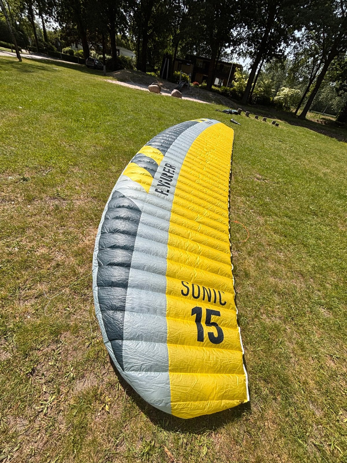 Flysurfer Sonic 4 15m - Lichtweer Kite in Topstaat, 15 m², Geen board, Ophalen of Verzenden, Zo goed als nieuw