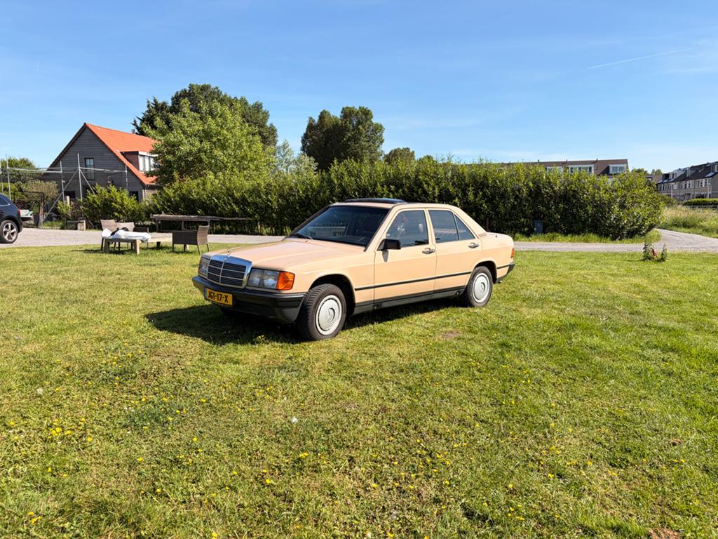 Mercedes-Benz 190, Auto's, Overige Auto's, 549 kg, Geel, 1200 kg, Sedan