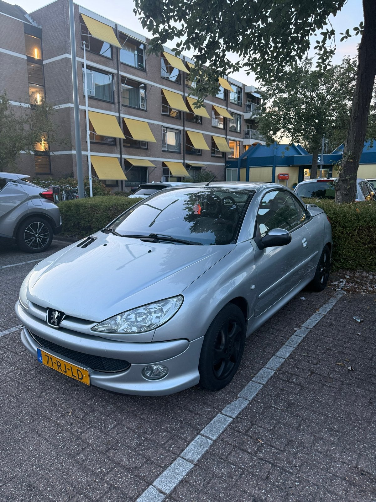 Peugeot 206 1.6 16V CC Roland Garros AUT 2005 Grijs, 4 cilinders, Cabriolet, 4 stoelen, Origineel Nederlands