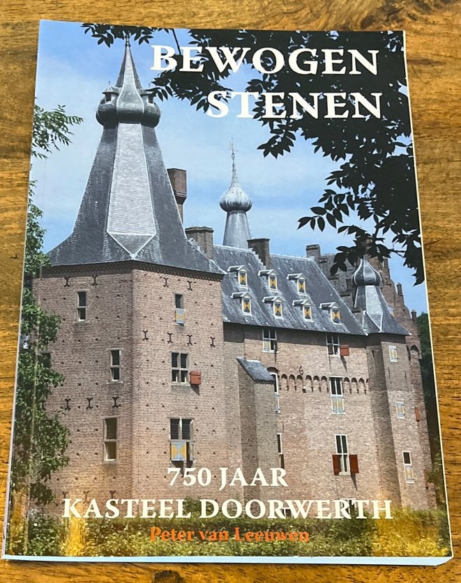 Bewogen Stenen: 750 Jaar Kasteel Doorwerth - Peter van Leeuw, Ophalen of Verzenden, 20e eeuw of later, Zo goed als nieuw