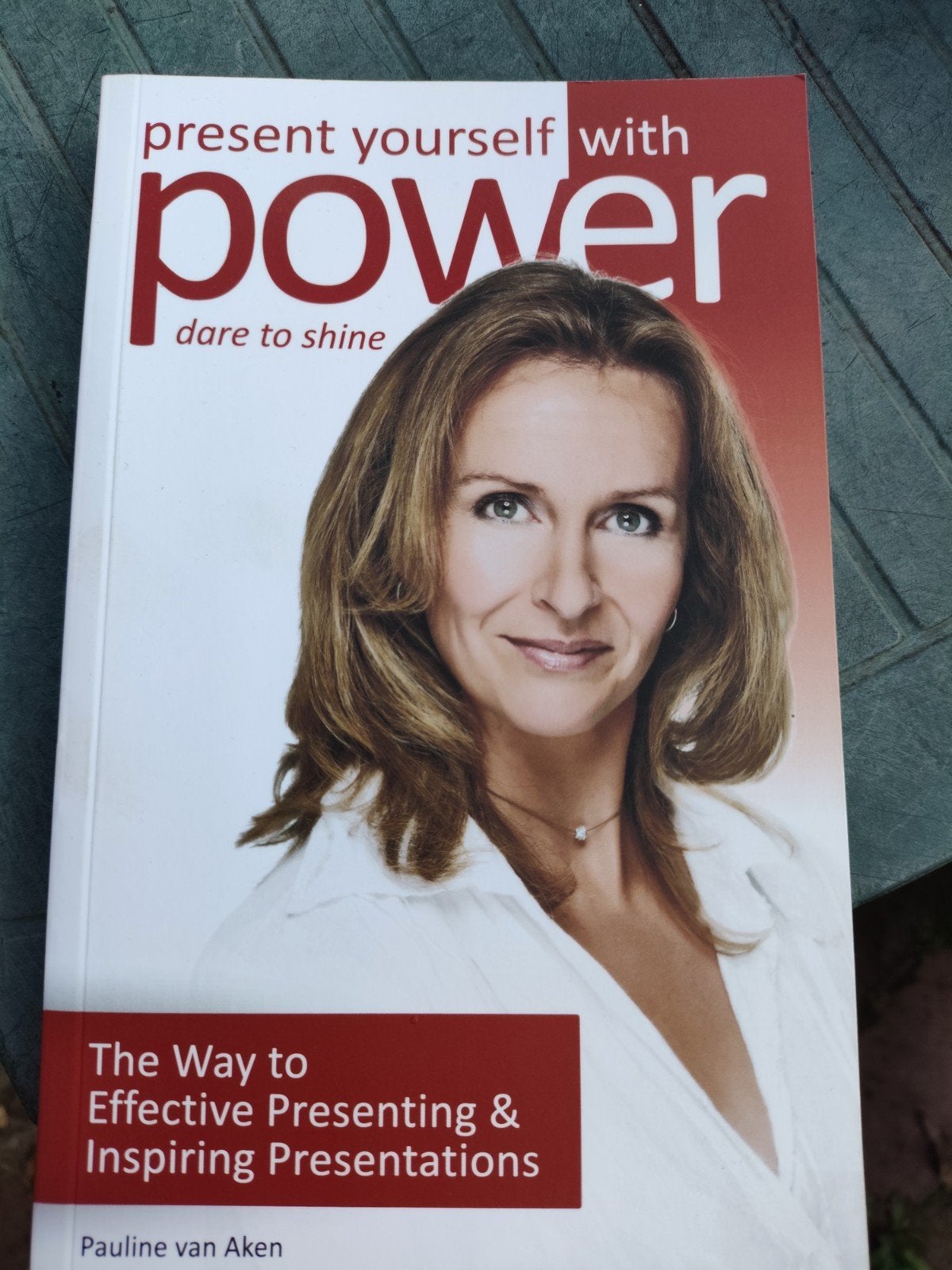 present yourself with power. Pauline van Aken, Ophalen of Verzenden