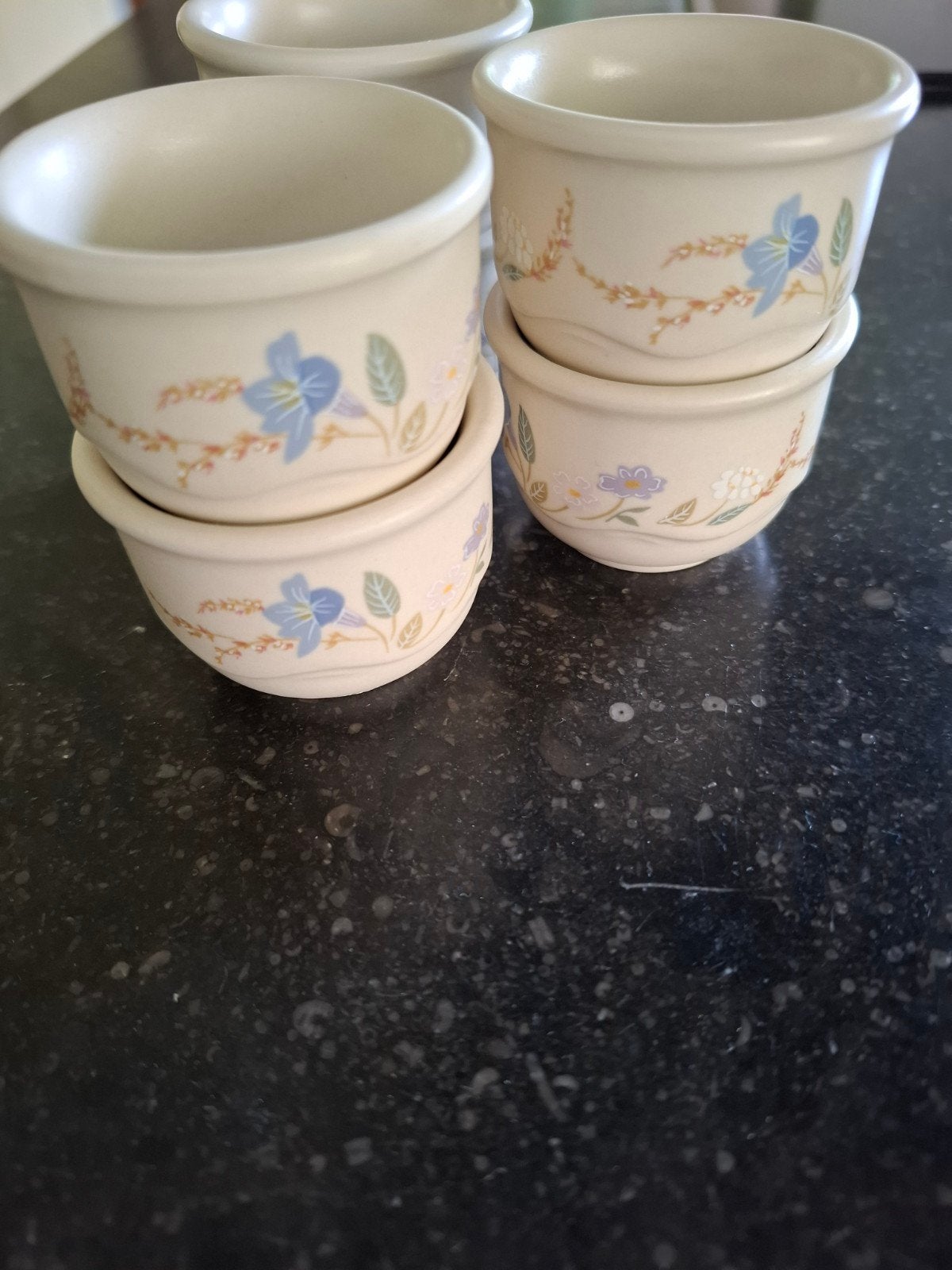 eierdopjes poole pottery, Overige typen, Ophalen of Verzenden, Zo goed als nieuw, Overige stijlen
