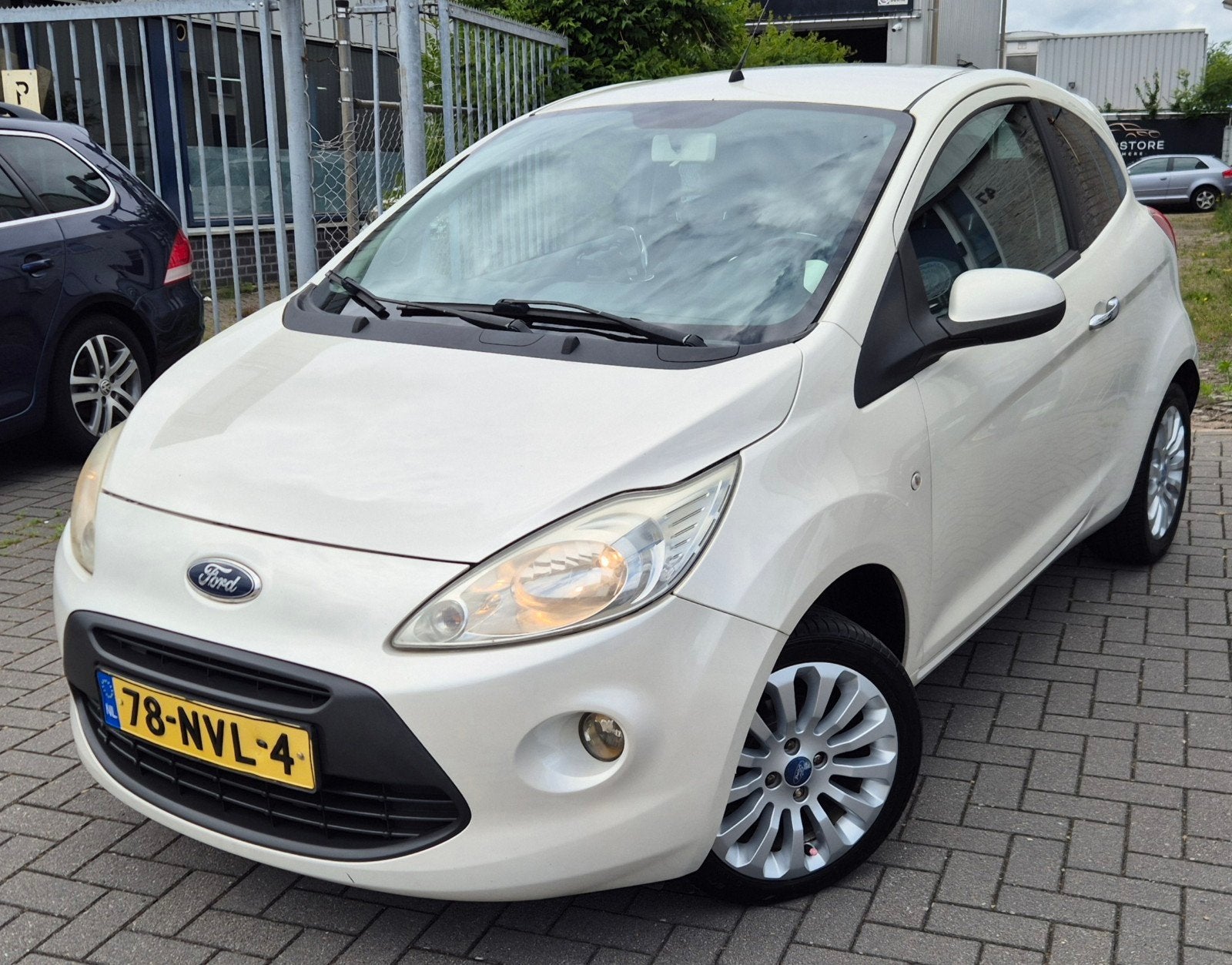 Ford Ka 1.2 51KW 2010 Wit, Voorwielaandrijving, 1242 cc, 4 cilinders, 4 stoelen