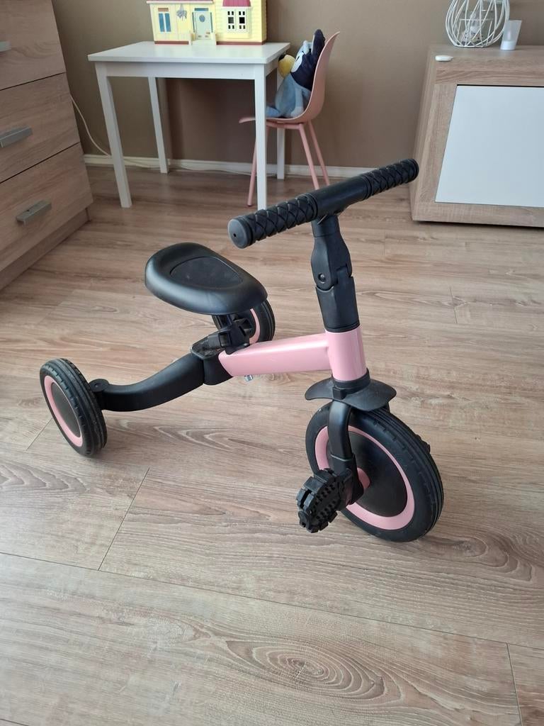 4 in 1 fietsje, Fietsen en Brommers, Fietsen | Driewielers, Ophalen, Zo goed als nieuw, Terugtraprem, Verstelbare zitting