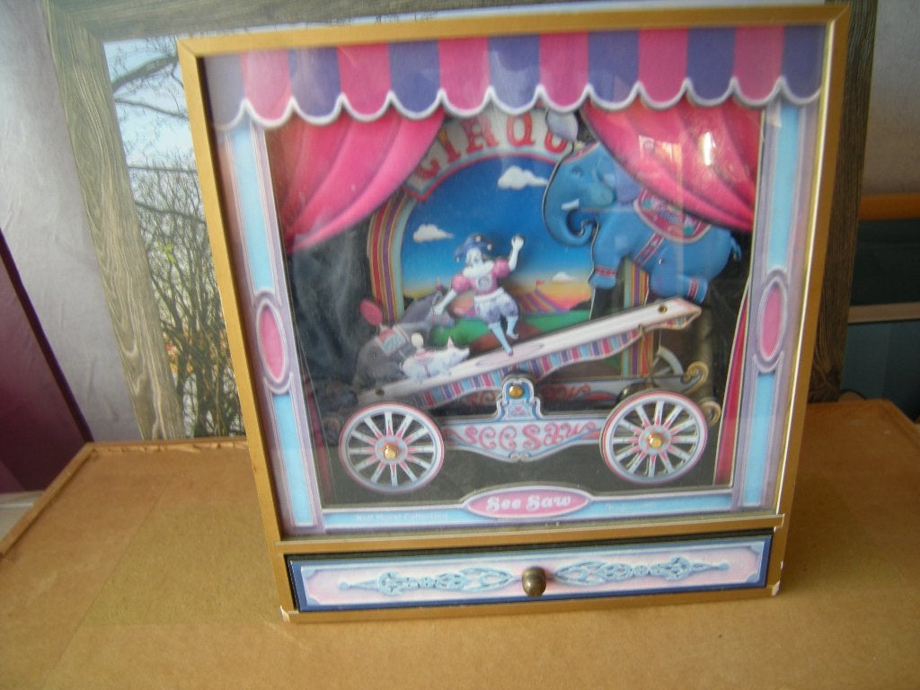 leuke goede oude speeldoosje see saw/MADE IN JAPAN kijk teks, Ophalen of Verzenden