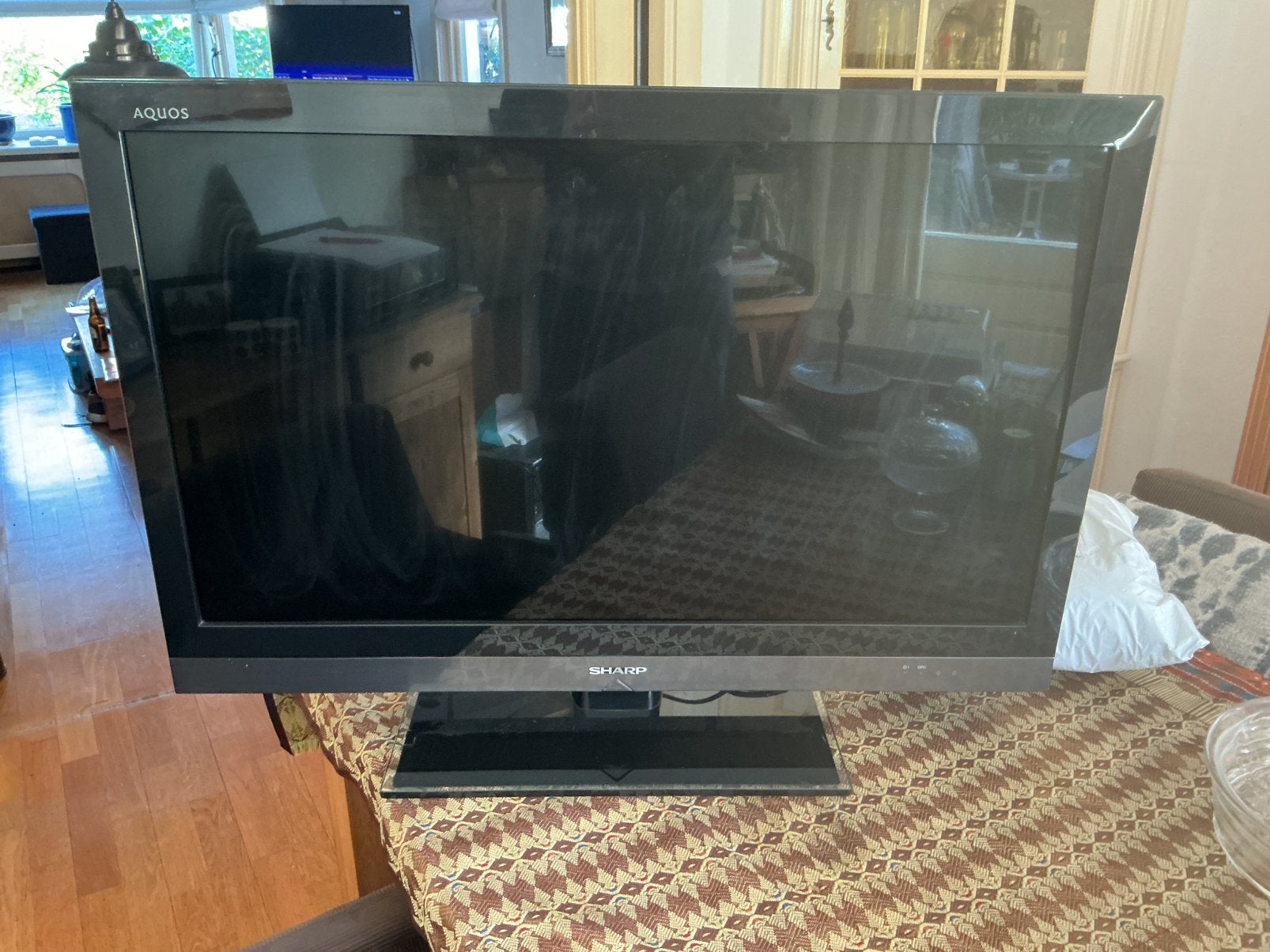TEAB. Sharp aquos 32 inch led tv, Audio, Tv en Foto, Ophalen, Zo goed als nieuw, 50 Hz, Sharp