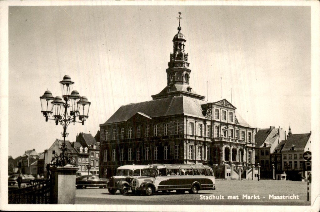 Maastricht - Stadhuis - Markt, Ophalen of Verzenden, 1940 tot 1960, Gelopen, Limburg