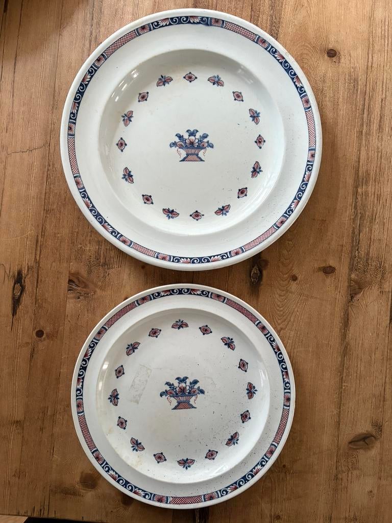 Wedgwood Vieux Rouen England 1 groot en 1 kleiner bord, Ophalen