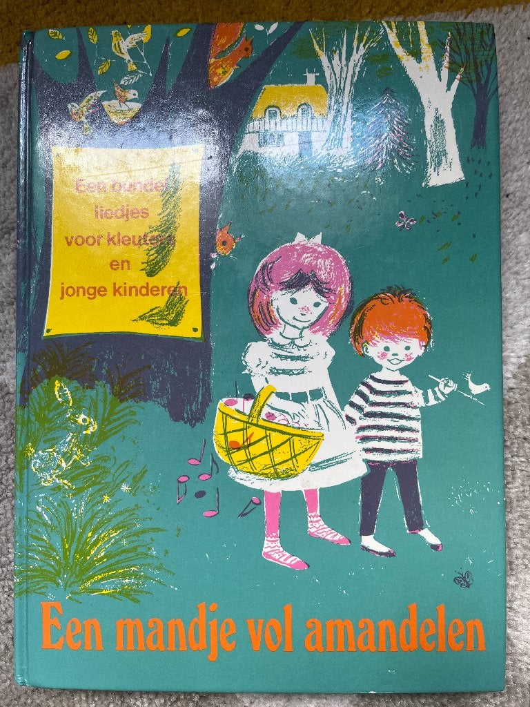 Een mandje vol amandelen - Kinderliedjesboek, Ophalen of Verzenden, Zo goed als nieuw, Algemeen, Diverse auteurs