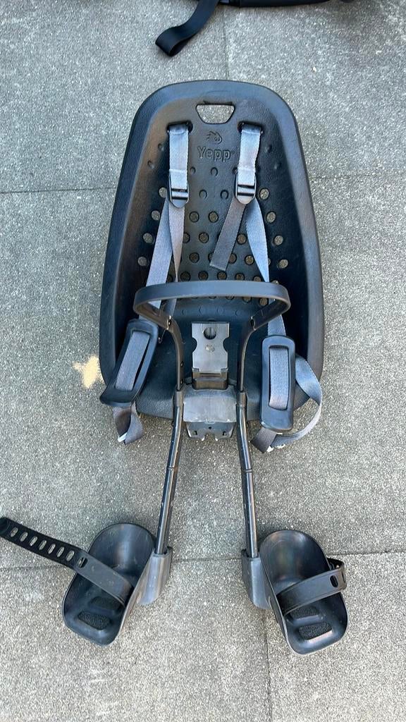 Yepp baby/peuterzitje met scherm en 2 adapters, Ophalen, Voorzitje, 0 t/m 13 kg, Gebruikt