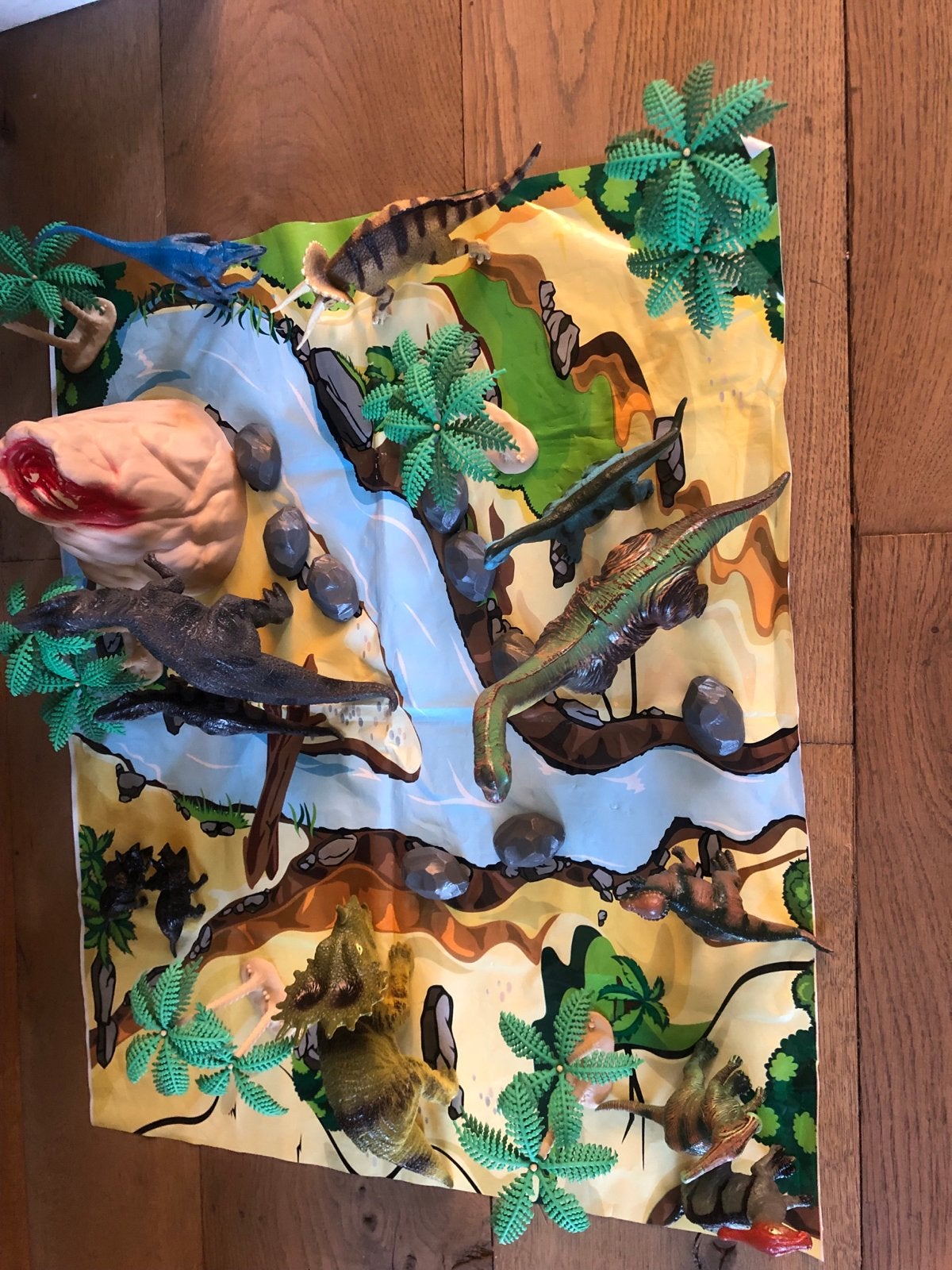 Dinosaurus speelset met speelkleed en accessoires, Ophalen, Zo goed als nieuw, Jongen of Meisje