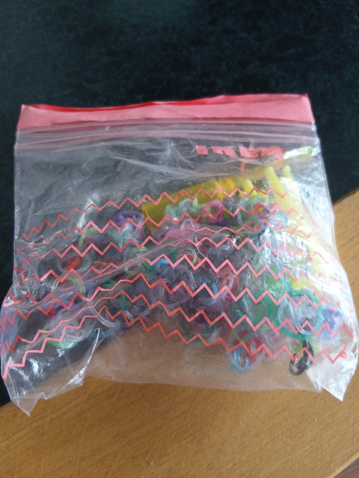 Loom bands knutselset met opbergdoos en haaknaald, Hobby en Vrije tijd, Ophalen, Gebruikt, Overige thema's, Meerkleurig