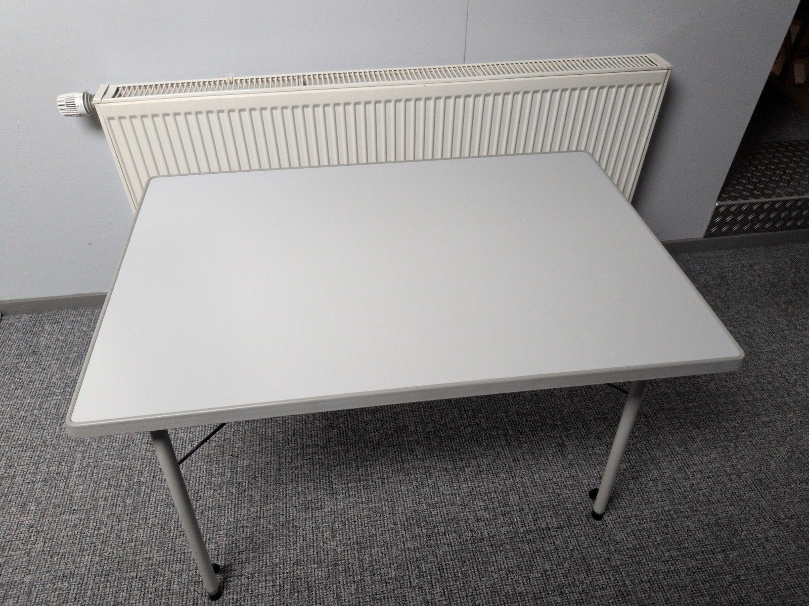 Praktische opklapbare tafel - Ideaal voor elke ruimte, Tot twee personen, Rechthoekig, Kunststof, Gebruikt